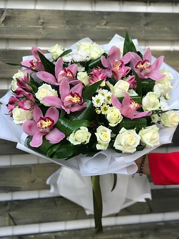 Букет цветов из: Розы и Хризантемы в Кировском