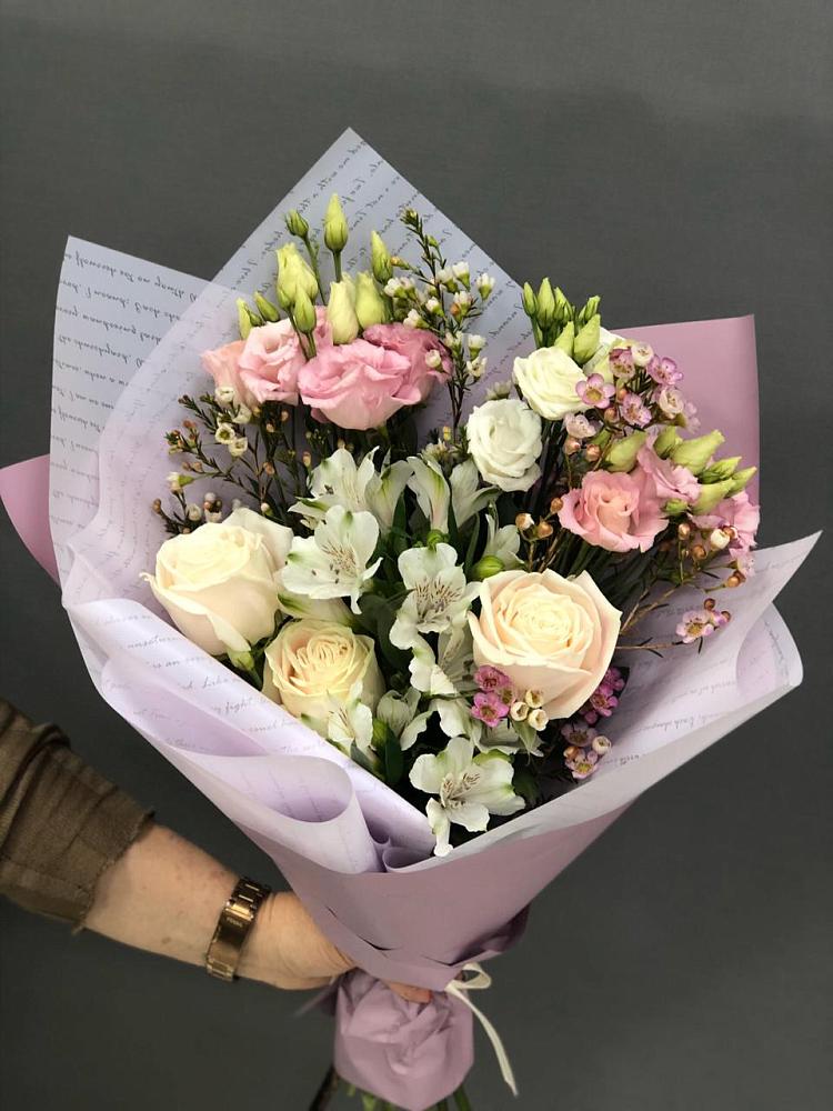 Букет цветов из: Альстромерии, Розы и Лизиантусы в Кировском