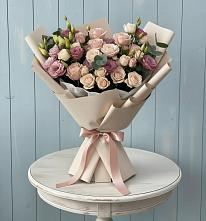 Букет цветов из:  Розы и Лизиантусы в Кировском