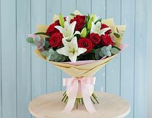 Букет цветов из:  Лилии и Розы в Кировском