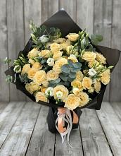 Букет цветов из:  Розы и Лизиантусы в Кировском