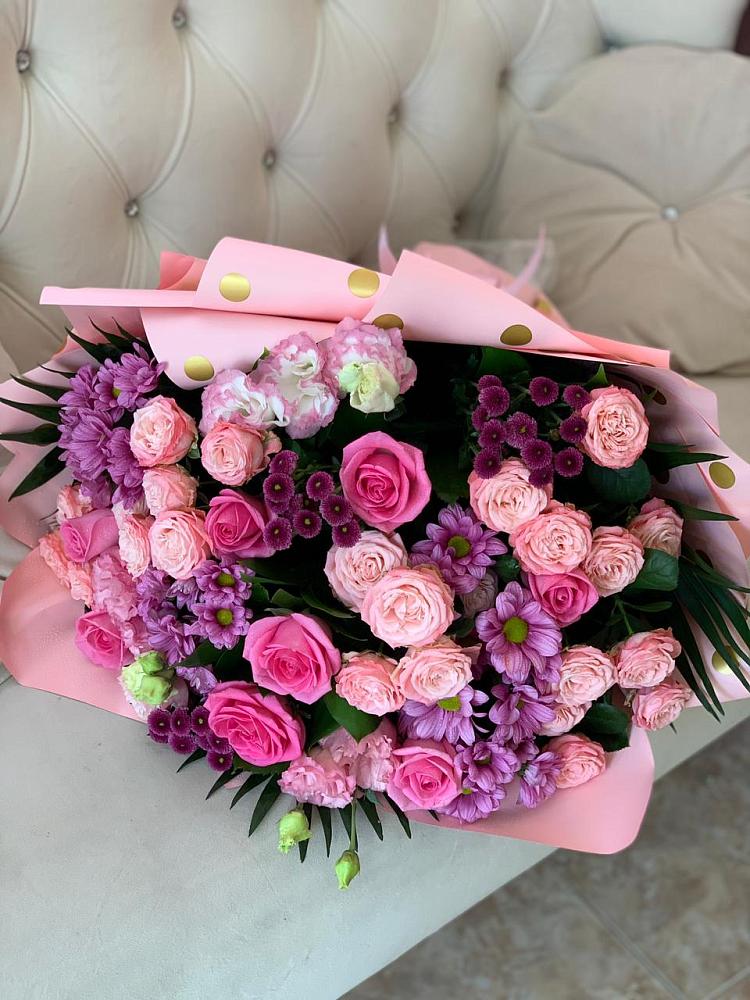 Букет цветов из: Хризантемы, Розы и Лизиантусы в Кировском