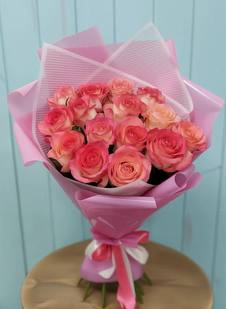 Букет 15 Розовых роз Равель в Кировском