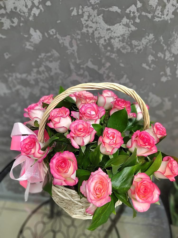 Цветочная композиция из Розы в корзине в Кировском