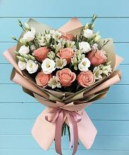 Букет цветов из:  Розы, Альстромерии и Лизиантусы в Кировском