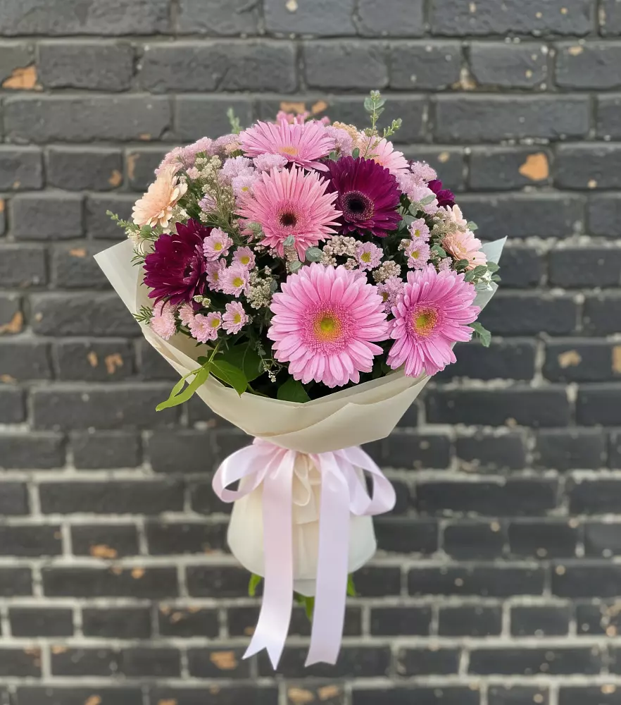 Букет цветов из: Герберы и Хризантемы в Кировском