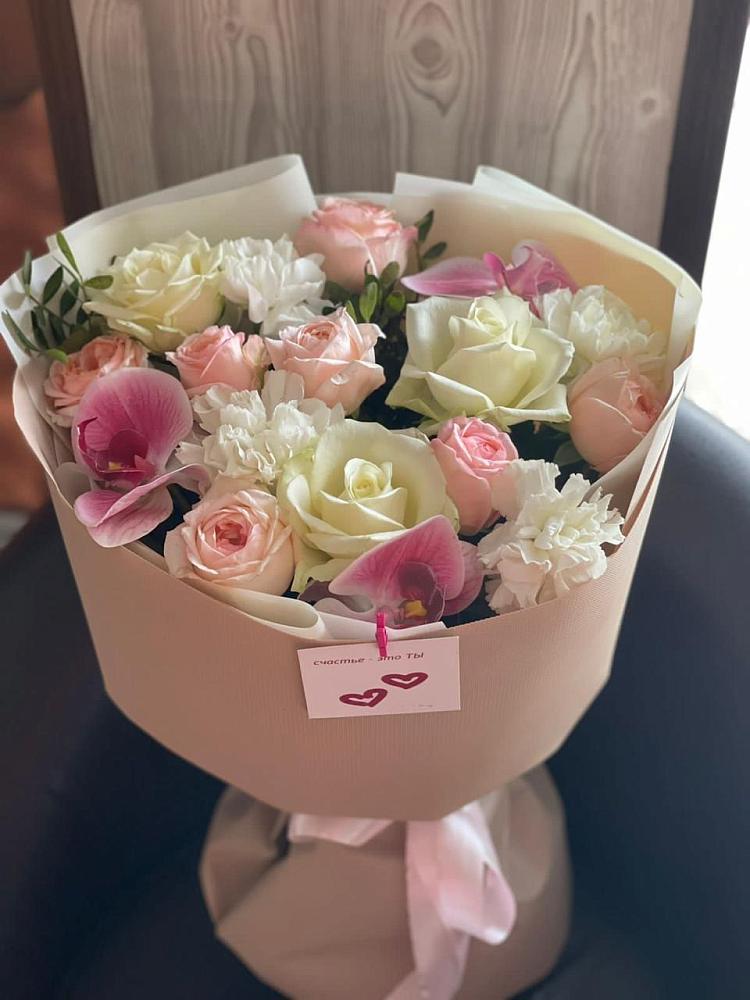 Букет цветов из: Орхидеи, Розы и Гвоздики в Кировском