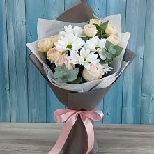 Букет цветов из:  Хризантемы и Розы в Кировском