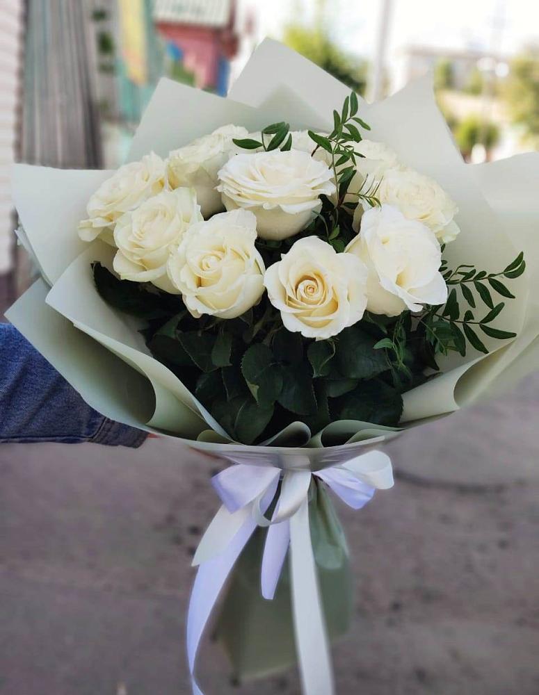 Букет Белые розы Проуд в Кировском