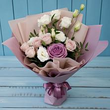 Букет цветов из:  Розы и Лизиантусы в Кировском