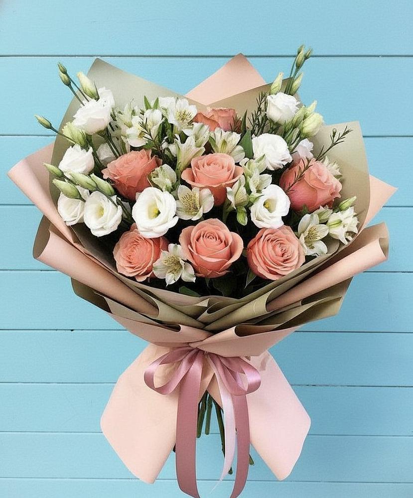 Букет цветов из: Розы, Альстромерии и Лизиантусы в Кировском