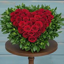 Цветочная композиция из Розы в виде сердца в Кировском