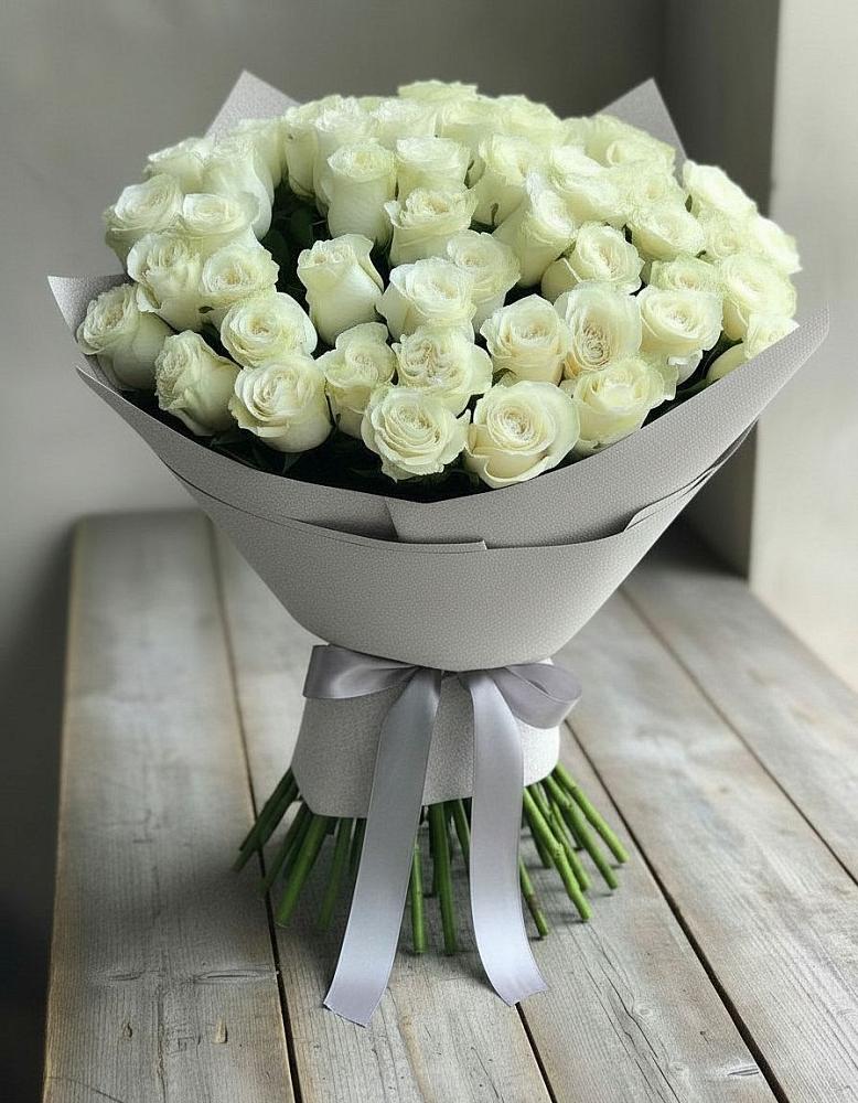 Букет 35 Белых роз в Кировском