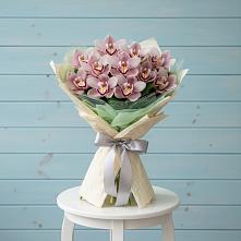 Букет цветов из:  Орхидеи и Розы в Кировском