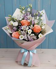 Букет цветов из:  Лизиантусы, Розы, Альстромерии и Гипсофила в Кировском