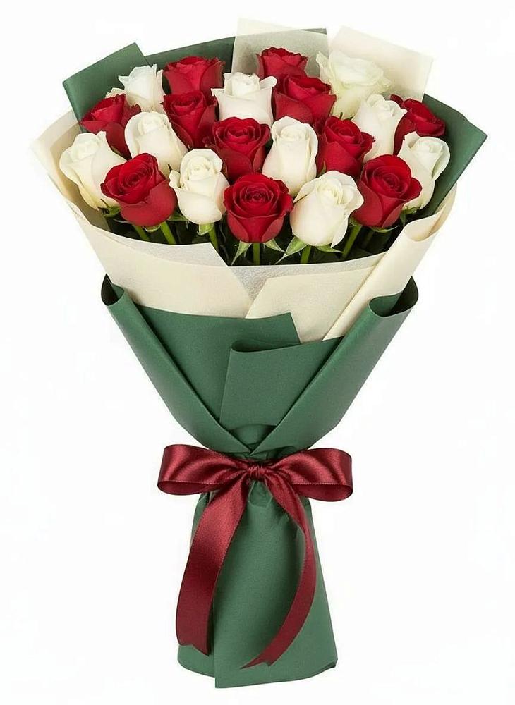 Букет Микс из красных и белых роз в Кировском