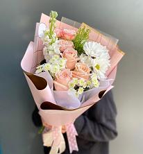 Букет цветов из:  Хризантемы и Розы в Кировском