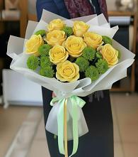 Букет цветов из:  Хризантемы и Розы в Кировском
