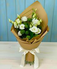 Букет цветов из:  Хризантемы и Лизиантусы в Кировском