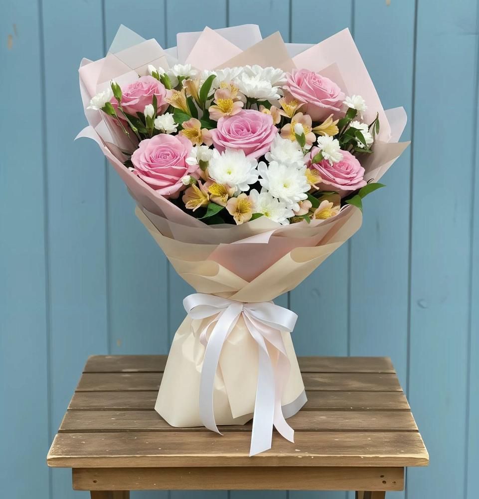 Букет цветов из: Гвоздики, Орхидеи и Розы в Кировском