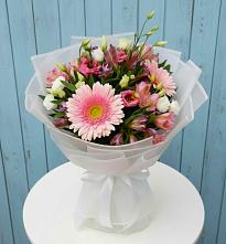 Букет цветов из:  Герберы, Альстромерии и Лизиантусы в Кировском