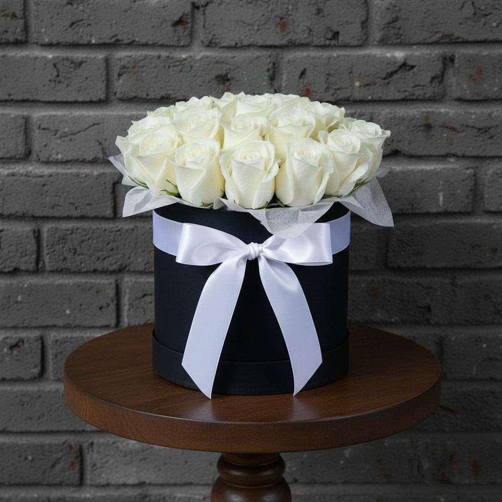 Цветочная композиция из Розы в шляпной коробке в Кировском