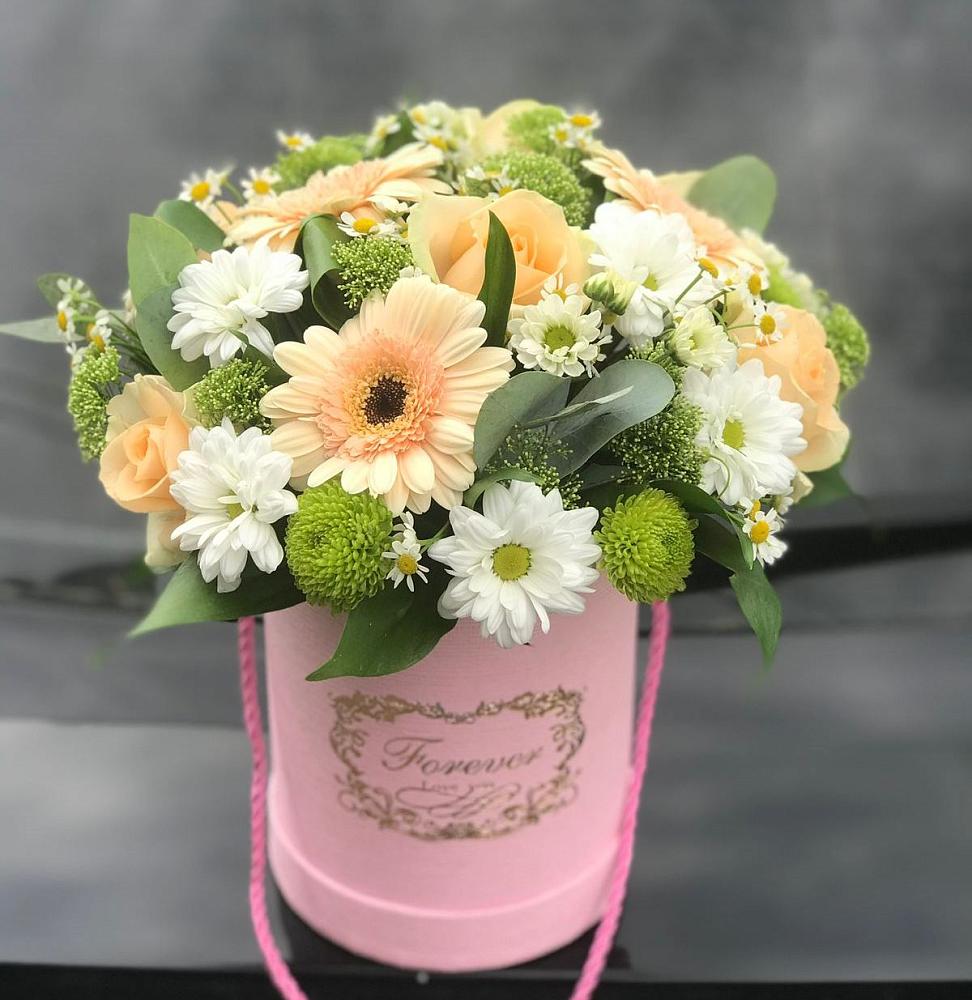 Цветочная композиция из Розы, Герберы и Хризантемы в шляпной коробке в Кировском