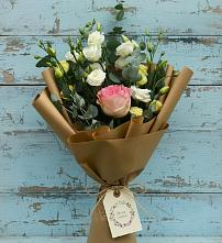 Букет цветов из:  Розы и Лизиантусы в Кировском