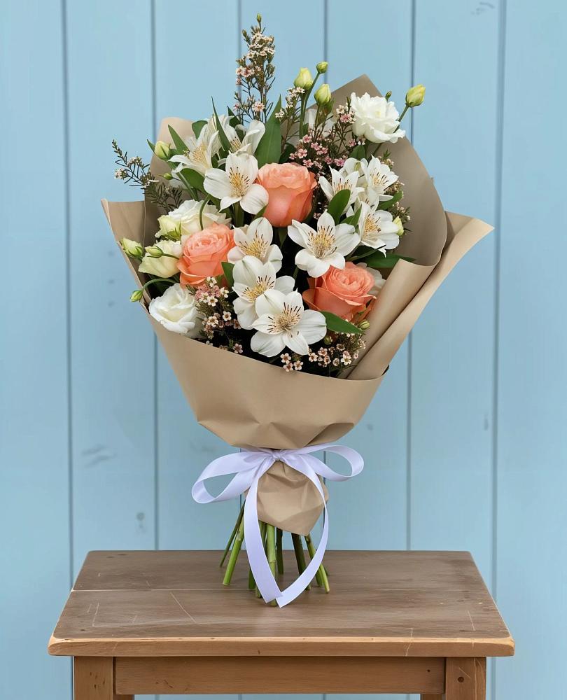 Букет цветов из: Альстромерии, Лизиантусы, Розы и Хризантемы в Кировском